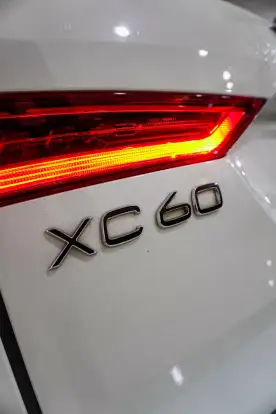 VOLVO-XC60-2.0 T5 GASOLINA R-DESIGN AWD GEARTRONIC VOLVO-XC60-2018