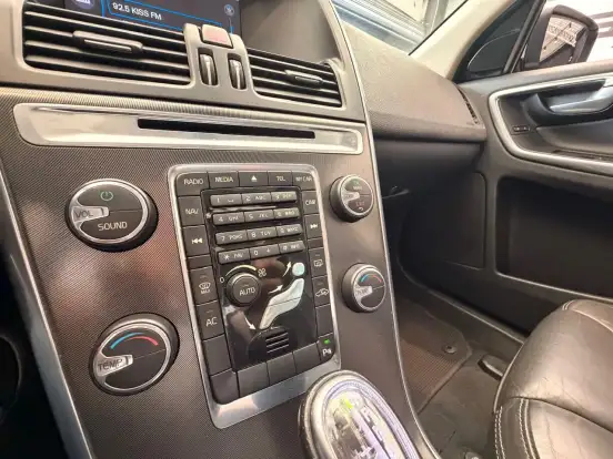 VOLVO-XC60-2012