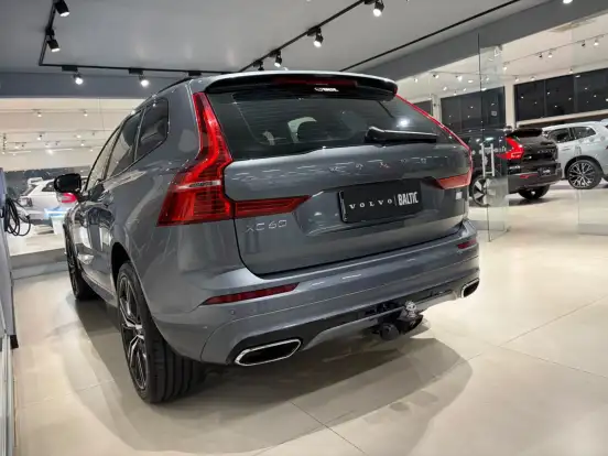 VOLVO-XC60-2021