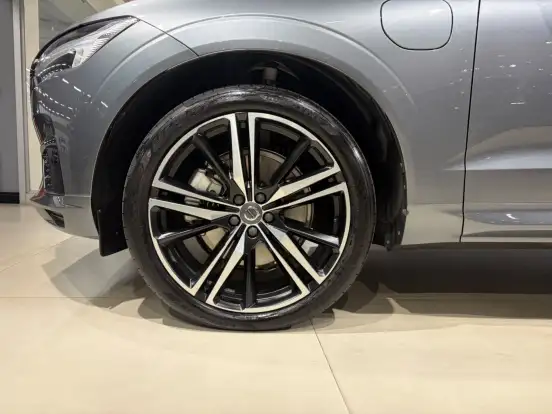 VOLVO-XC60-2021