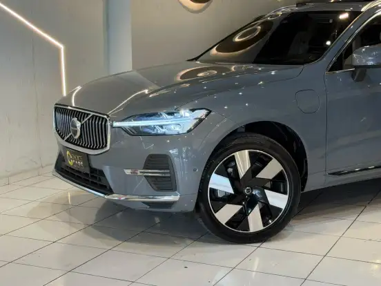 VOLVO-XC60-2023
