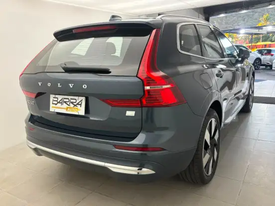 VOLVO-XC60-2023