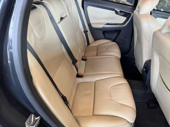VOLVO-XC60-2015