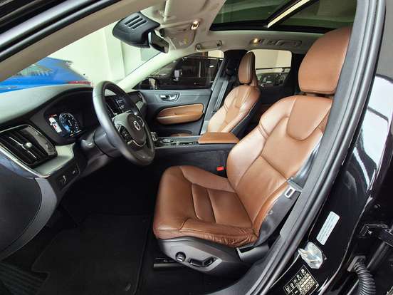 VOLVO-XC60-2.0 T5 GASOLINA MOMENTUM AWD GEARTRONIC VOLVO-XC60-2020