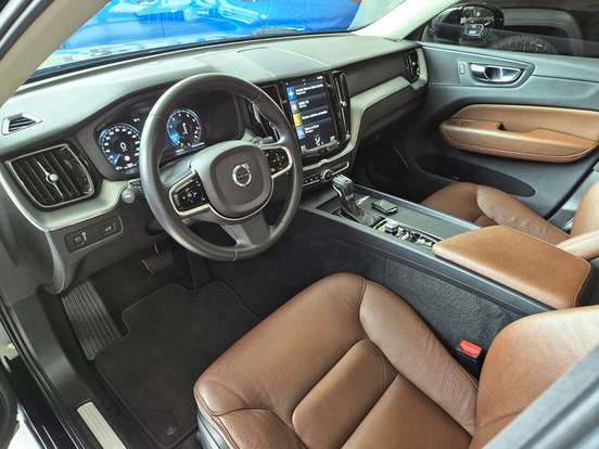 VOLVO-XC60-2.0 T5 GASOLINA MOMENTUM AWD GEARTRONIC VOLVO-XC60-2020