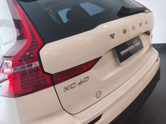 VOLVO-XC60-2018