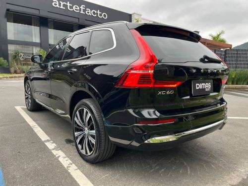 VOLVO-XC60-2021