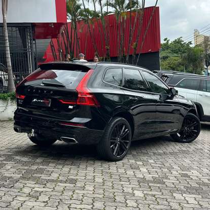 VOLVO-XC60-2021