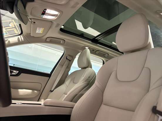 VOLVO-XC60-2026