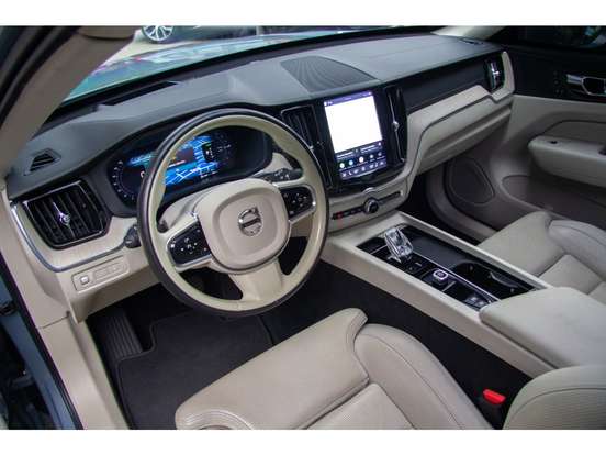 VOLVO-XC60-2021