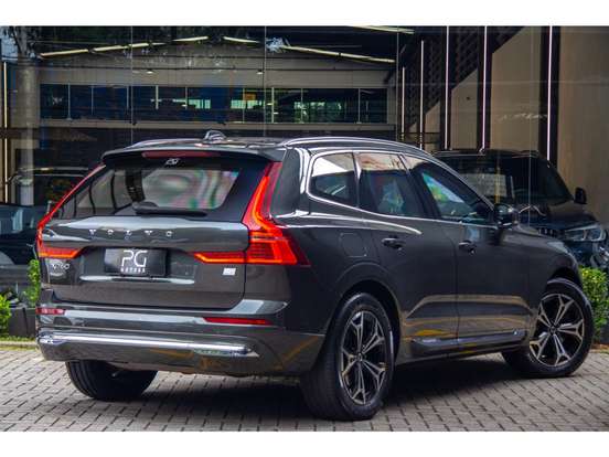 VOLVO-XC60-2022