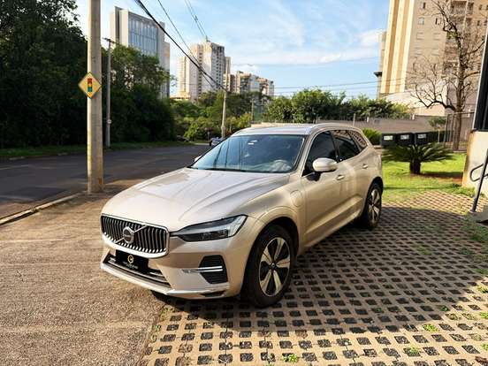 VOLVO-XC60-2022