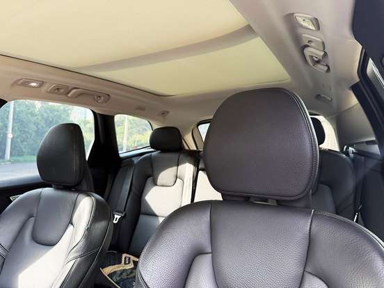 VOLVO-XC60-2022