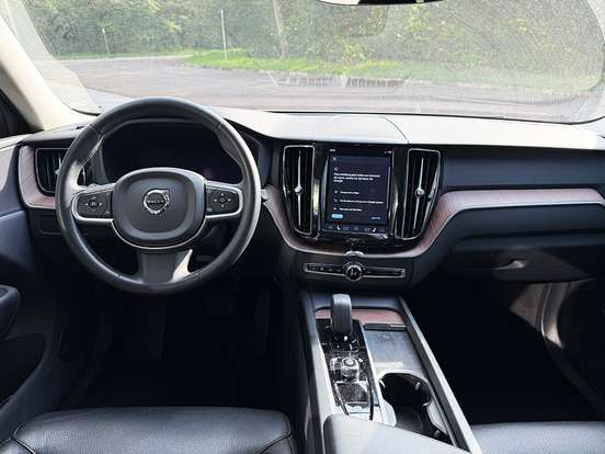VOLVO-XC60-2022
