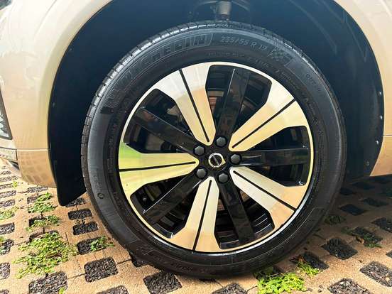 VOLVO-XC60-2022