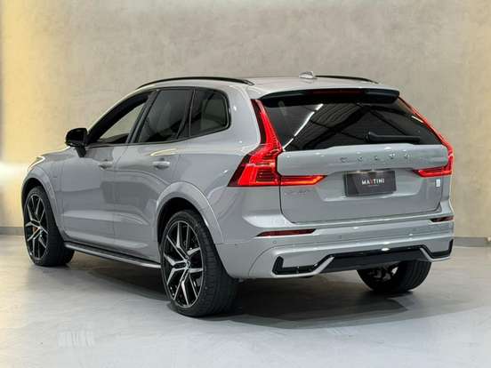 VOLVO-XC60-2023