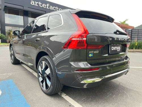 VOLVO-XC60-2024
