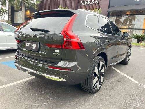 VOLVO-XC60-2024