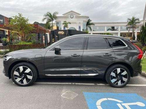 VOLVO-XC60-2024