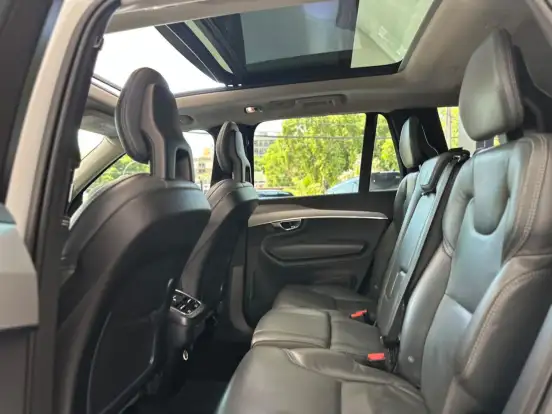 VOLVO-XC90-2019
