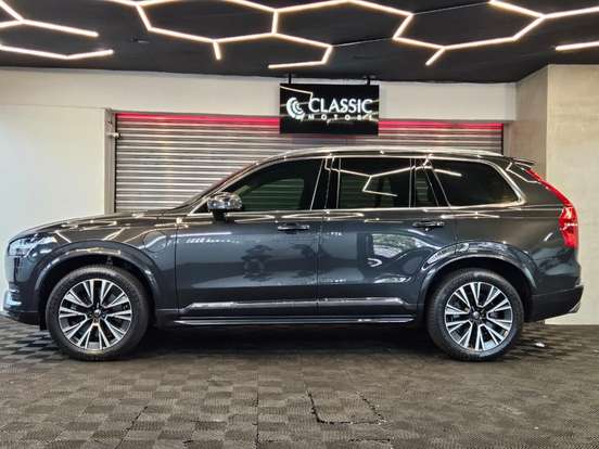 VOLVO-XC90-2021
