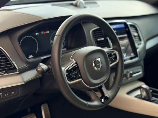 VOLVO-XC90-2021
