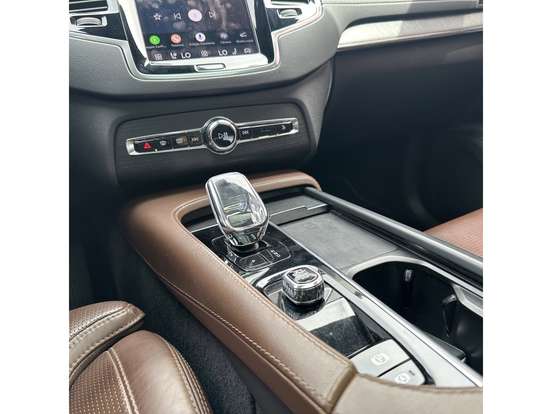 VOLVO-XC90-2023