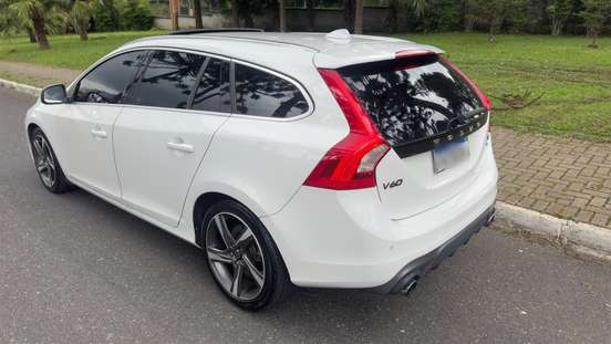 VOLVO-V60-2014