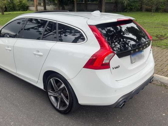 VOLVO-V60-2.0 T5 R DESIGN TURBO GASOLINA 4P AUTOMATIZADO VOLVO-V60-2014