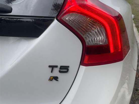 VOLVO-V60-2.0 T5 R DESIGN TURBO GASOLINA 4P AUTOMATIZADO VOLVO-V60-2014