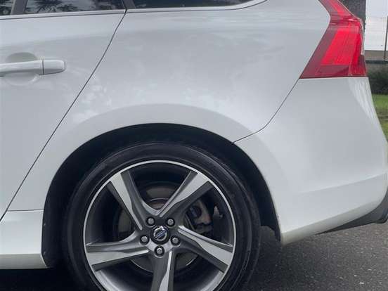 VOLVO-V60-2.0 T5 R DESIGN TURBO GASOLINA 4P AUTOMATIZADO VOLVO-V60-2014