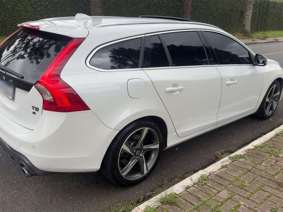 VOLVO-V60-2.0 T5 R DESIGN TURBO GASOLINA 4P AUTOMATIZADO VOLVO-V60-2014