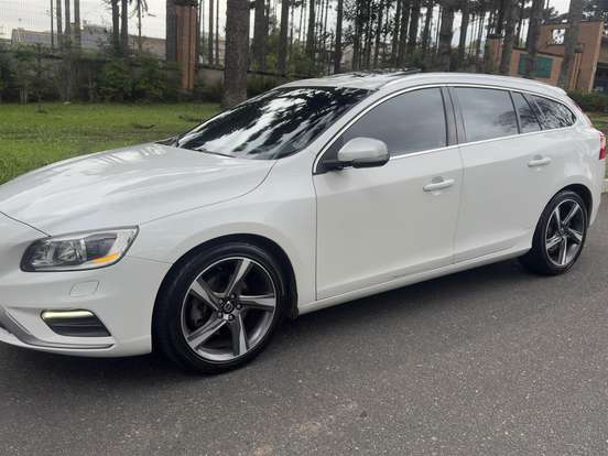 VOLVO-V60-2.0 T5 R DESIGN TURBO GASOLINA 4P AUTOMATIZADO VOLVO-V60-2014