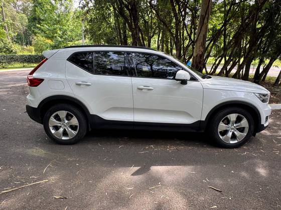 VOLVO XC40 2.0 T4 GASOLINA MOMENTUM GEARTRONIC