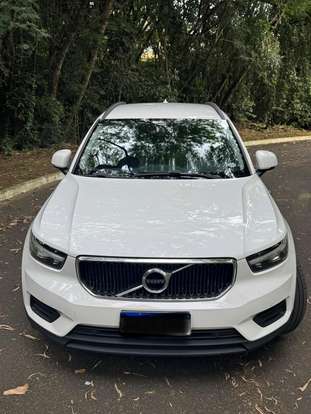 VOLVO-XC40-2019