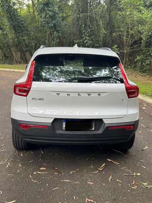 VOLVO-XC40-2019