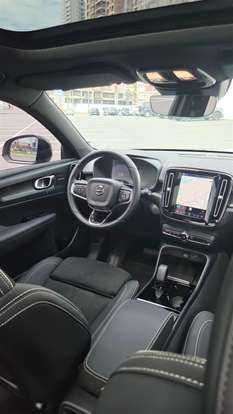 VOLVO-XC40-2023