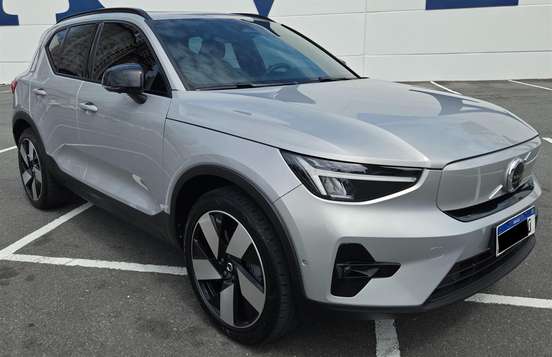 VOLVO-XC40-2023