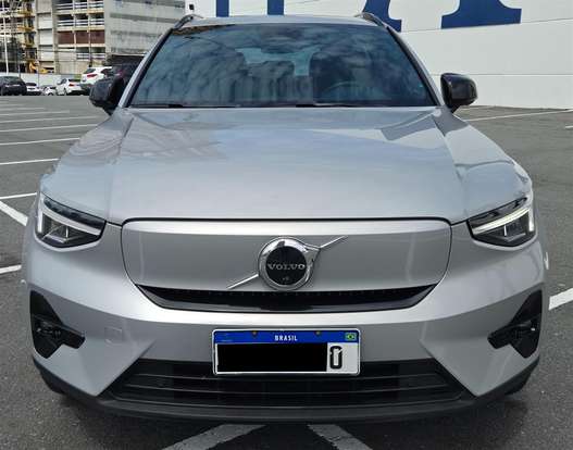 VOLVO-XC40-2023