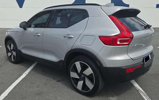 VOLVO-XC40-2023