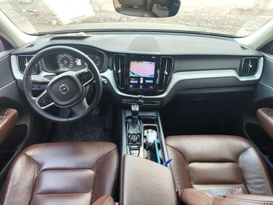 VOLVO-XC60-2.0 D5 DIESEL MOMENTUM AWD GEARTRONIC VOLVO-XC60-2018