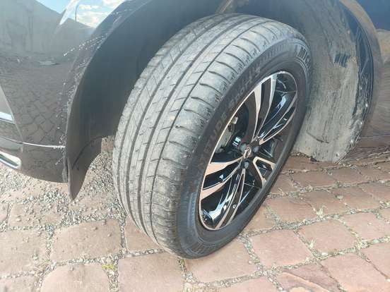 VOLVO-XC60-2018