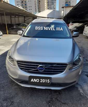VOLVO-XC60-2015
