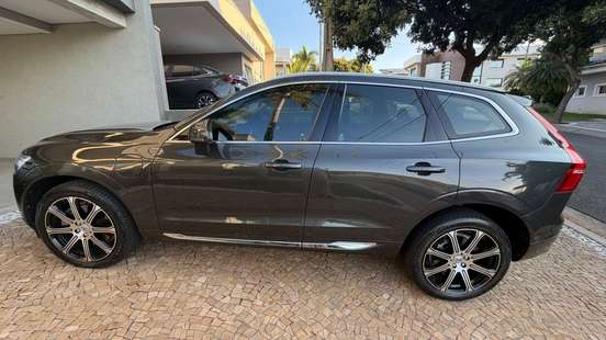VOLVO-XC60-2021