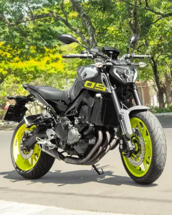 YAMAHA MT-09 