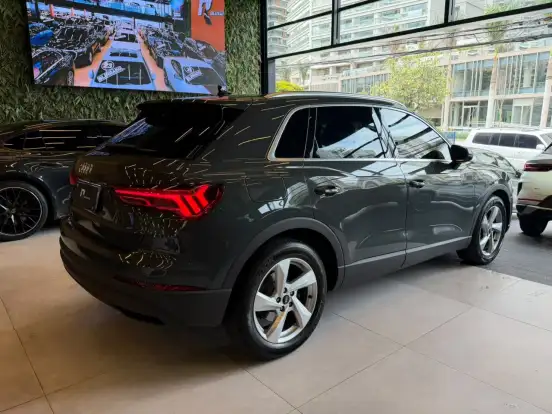 AUDI-Q3-2021