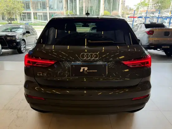 AUDI-Q3-2021