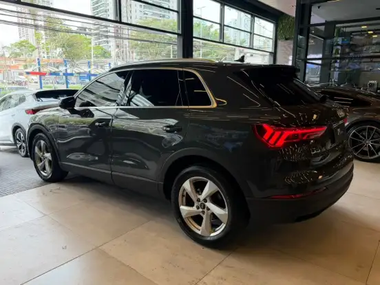 AUDI-Q3-2021
