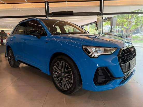 AUDI-Q3-2021