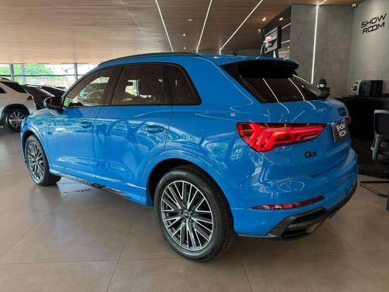 AUDI-Q3-2021